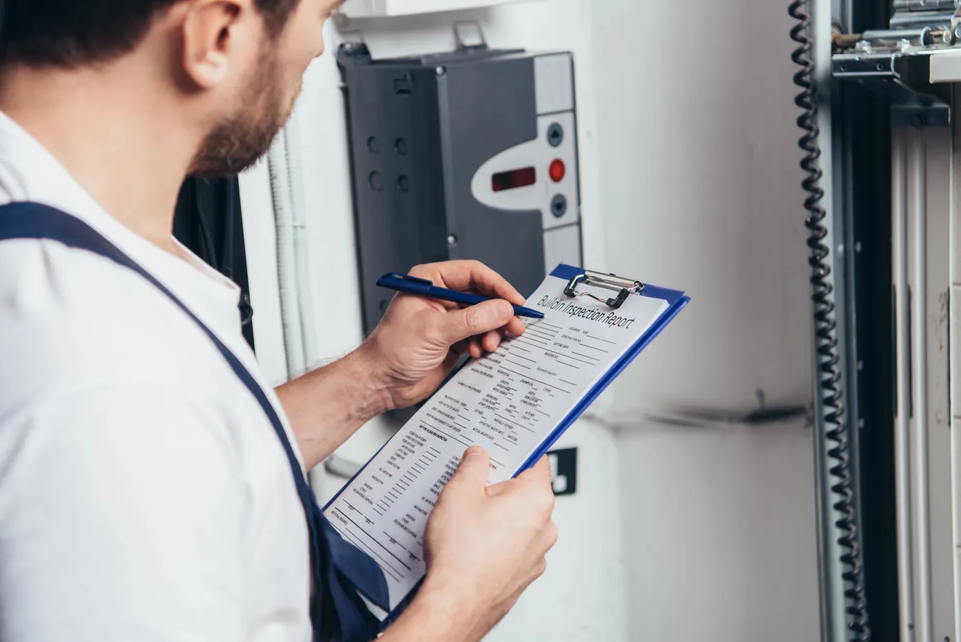 Relevé et diagnostic d'un tableau électrique avant remplacement en Île-de-France