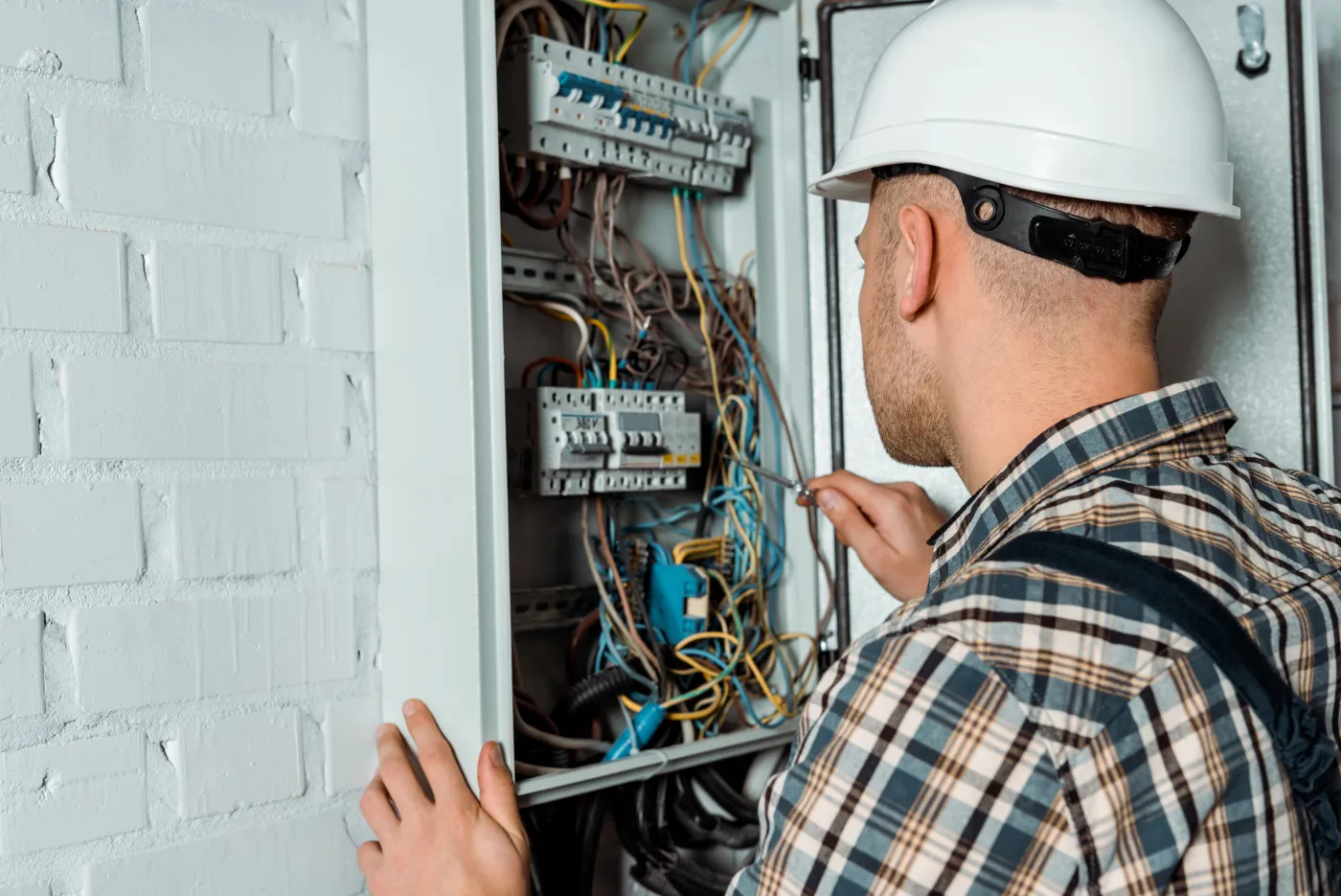 Pose des protections différentielles sur un tableau électrique
